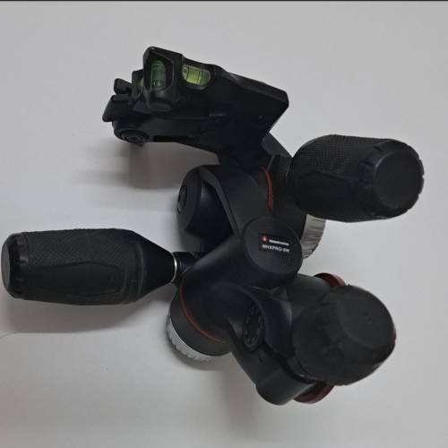 Manfrotto XPRO 系列三維雲台帶可伸縮手柄 ( SKU: MHXPRO-3W )90%new