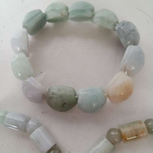 一手三條翡翠A玉珠手串，有色圓滑好水頭，清貨價共售500元，單一條300元。no.B6.8.24