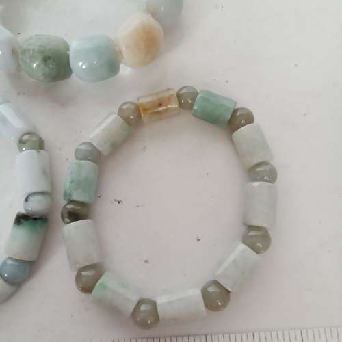 一手三條翡翠A玉珠手串，有色圓滑好水頭，清貨價共售500元，單一條300元。no.B6.8.24