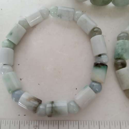 一手三條翡翠A玉珠手串，有色圓滑好水頭，清貨價共售500元，單一條300元。no.B6.8.24