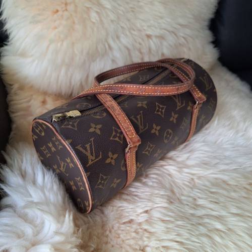 LV手袋 27x13 cm，手帶有污漬