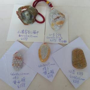 翡翠A玉吊咀/擺件，略帶紅色調。每件398元，兩件八折，全部五件七折。no.A7.8.24