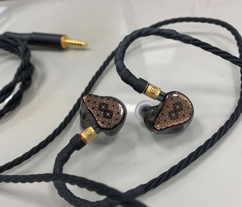 VISION EARS VE8 Anniversary Limited Edition - 二手或全新Headphones