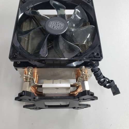 Cooler Master 散熱器。 intel底板