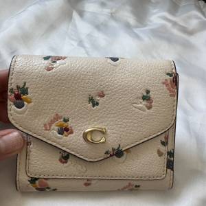 Coach wallet 2023款，50% Off