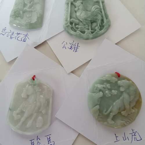 翡翠A玉吊咀，單一個價錢380元，約2吋，兩個八折全部七個七折。no.B9.8.24