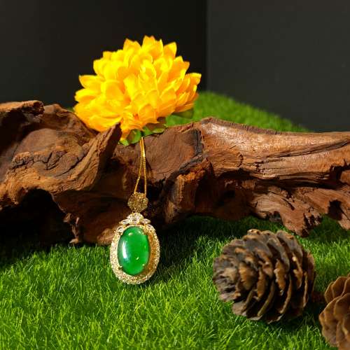 銀鍍金帶石果綠橢圓形翡翠吊墜