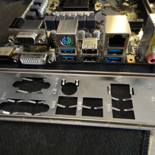 AsRock B560M-HDV Micro-ATX主機版 Socket 1200 支援10、11代CPU