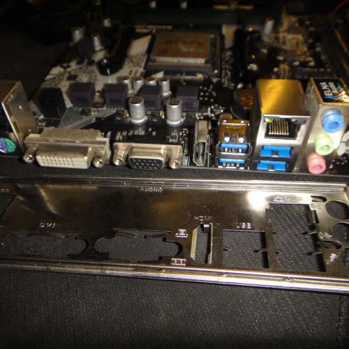 AMD Ryzen™ 3 2200G 連 AsRrock B450M-HDV R4 主版  Socket AM4