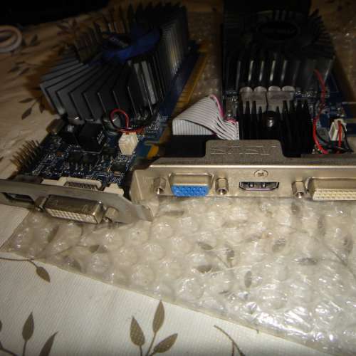 兩張顯示卡 GALAX GT430 短卡 D3 1GB        ASUS GT640 長短片 D3 1GB
