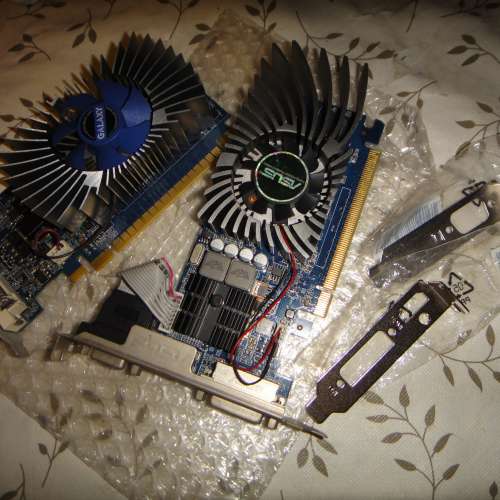 兩張顯示卡 GALAX GT430 短卡 D3 1GB        ASUS GT640 長短片 D3 1GB