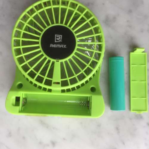 $20 手提電動風扇 有三個風速 有電燈 包送 USB 充電線 + 18650 3.7V 電池 - 12