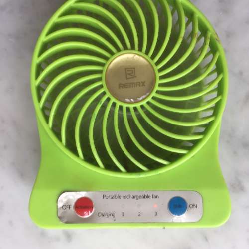 $20 手提電動風扇 有三個風速 有電燈 包送 USB 充電線 + 18650 3.7V 電池 - 12