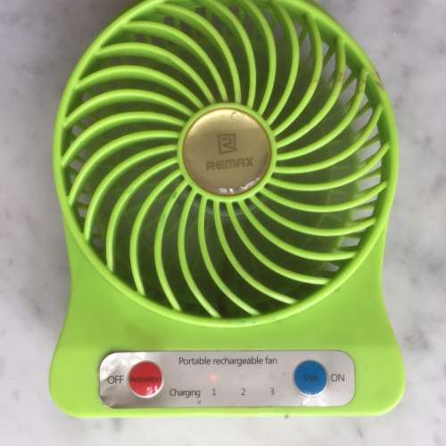 $20 手提電動風扇 有三個風速 有電燈 包送 USB 充電線 + 18650 3.7V 電池 - 12