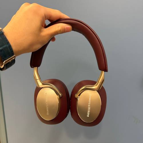 Bowers & Wilkins Px8