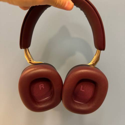 Bowers & Wilkins Px8