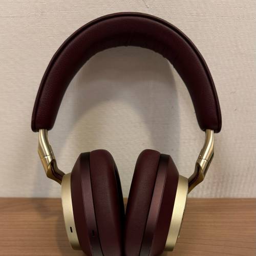 Bowers & Wilkins Px8