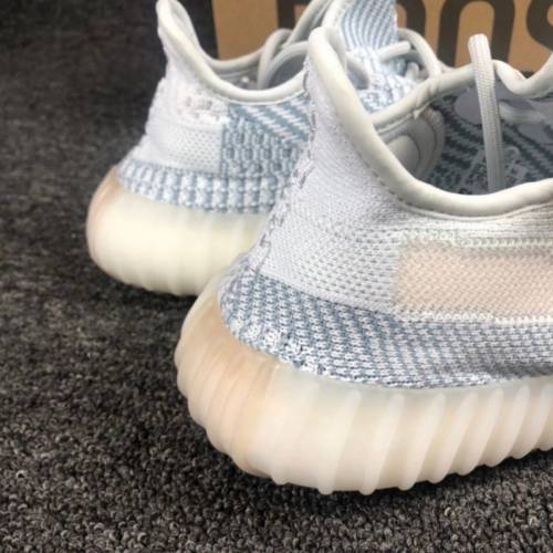 全新有盒adidas originals Yeezy Boost 350 V2 冰藍 "cloud white"休閒鞋 男女同款