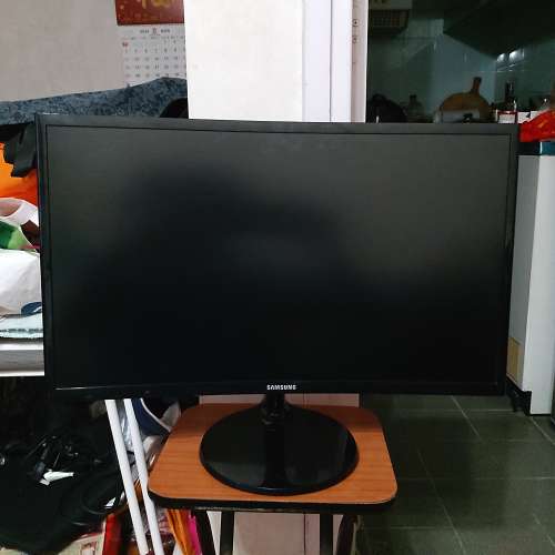 Samsung 24” LED 曲Monitor