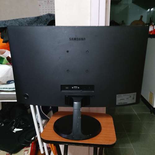 Samsung 24” LED 曲Monitor