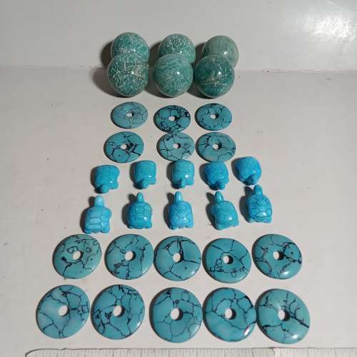 一手十套20mm松石龜配上25mm 松石平安扣作底座，6套28mm天河石圓球配上25mm松石平...