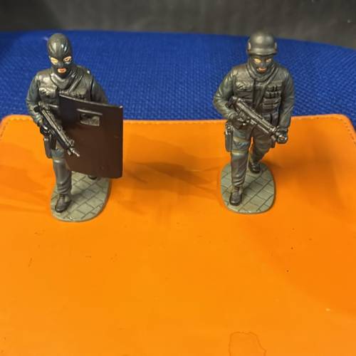 警察手版大公仔