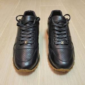 louis vuitton run away supreme
