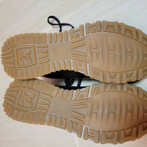 louis vuitton run away supreme