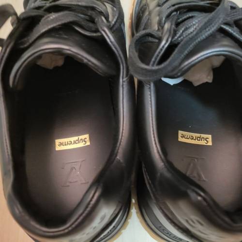 louis vuitton run away supreme