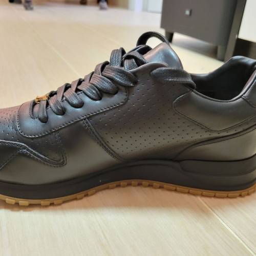 louis vuitton run away supreme