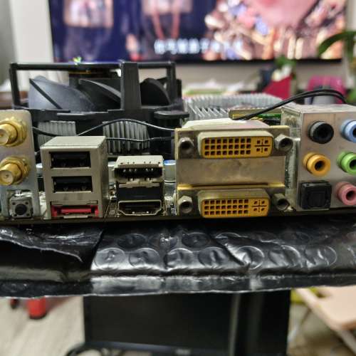 ZOTAC z68-ITX WiFi Supreme (帶獨顯gt520）+ i5 2400 8G ddr3