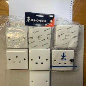全新七件電器插蘇（英製方腳13 A插蘇4個，電腦和網路各1個．空白面板1個。）減價平...