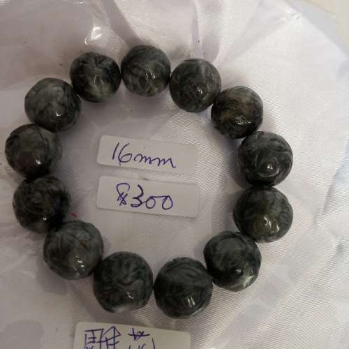 翡翠烏雞種A玉手串。每條價錢如照片顯示，一手三條共售500元。no.D15.9.24一一