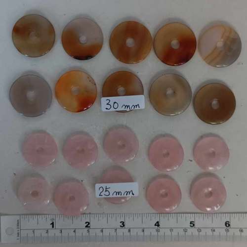 一個25mm粉晶及一個30mm瑪瑙平安扣，加送16寸 銅頸鏈。兩套共售一百元。二十套售五...