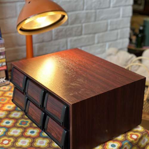 出售雙層 cassette 錄音帶 收納盒一個，尺寸長37.5深32高28.5cm，可放90盒帶，整體...