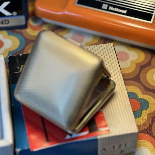 出售昭和時期，全新庫存 精工SEIKO旅行上錬鐘一個，有盒有保養証及包裝，全新品罕有...