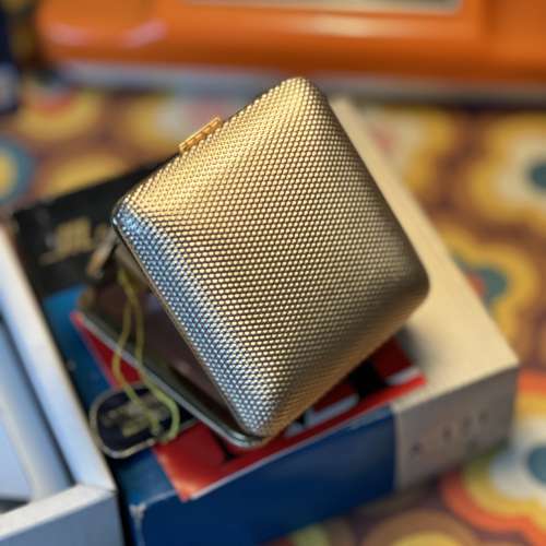 出售昭和時期，全新庫存 精工SEIKO旅行上錬鐘一個，有盒有保養証及包裝，全新品罕有...