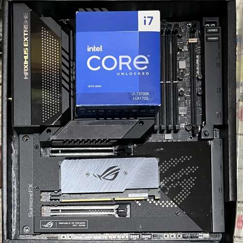 ROG MAXIMUS Z690 EXTREME + i7-13700K Processor 行貨