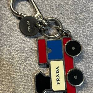 Prada 火車頭匙扣 key chain