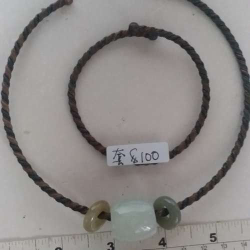 銅頸圈 配上 三粒路通 玉吊墜， 每套100元/200元如照片顯示， 兩 套八折。no.C17.9.24
