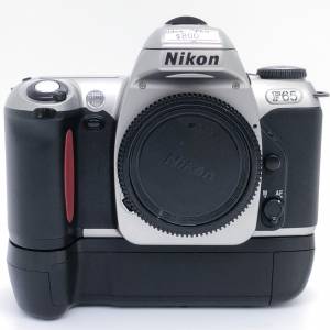 98% New Nikon F65 連手柄 菲林相機, 深水埗門市可購買