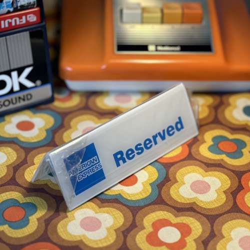 出售信用咭品牌，全新餐廳留座牌一個，有意請pm我，謝謝