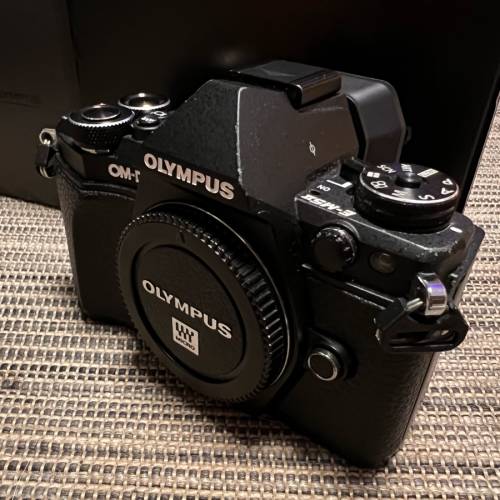Olympus OM-D E-M5 Mark II EM5ii HLD-8