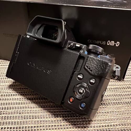 Olympus OM-D E-M5 Mark II EM5ii HLD-8