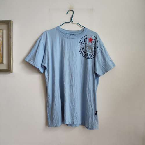 Blue T-shirt · 藍色T恤
