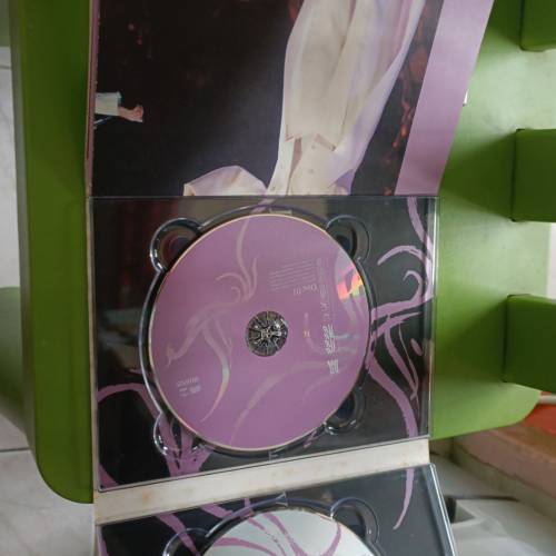 2004年鳳飛飛雙CD裝，存放已久，有歲月痕跡，售$150