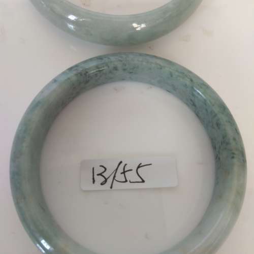 翡翠A玉手鈪，圓滑好水頭，每隻五佰元三隻1000元。