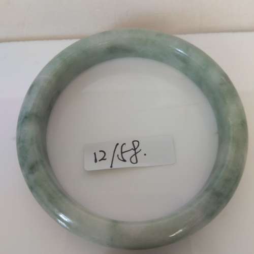 翡翠A玉手鈪，圓滑好水頭，每隻五佰元三隻1000元。