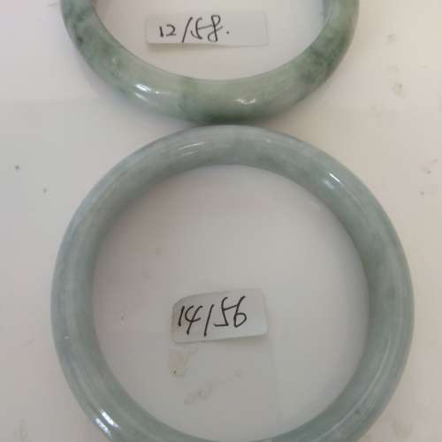 翡翠A玉手鈪，圓滑好水頭，每隻五佰元三隻1000元。