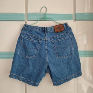 Blue Jeans Shorts · 藍色牛仔短褲